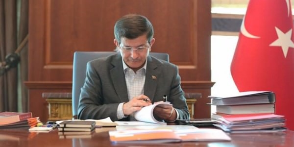 Ak Parti'de seçim komisyonu toplatısı 9 saat sürdü