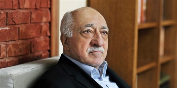 Gülen, Erbakan'a 'asılacaksın' dedi