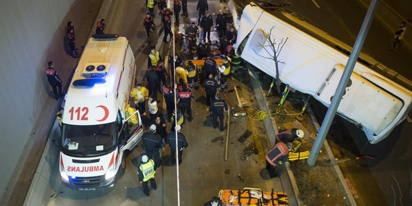 Ankara'da halk otobüsü köprüden uçtu: 1 ölü, 14 yaralı