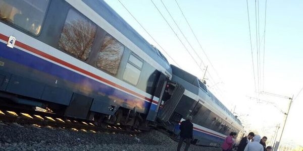 zmir'de yolcu treni raydan kt