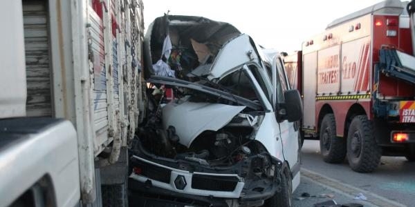 Bahçeşehir'de kaza: 3 ölü, 6 yaralı