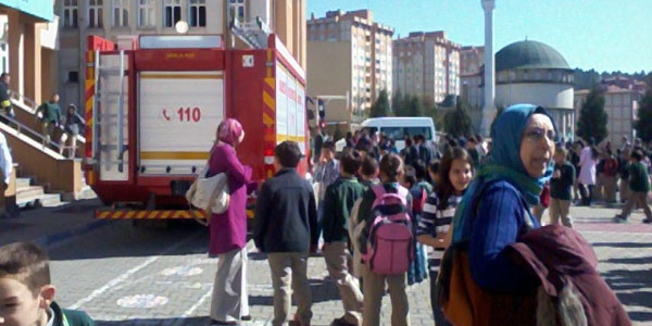 Okul'un elektrik trafosunda yangın çıktı