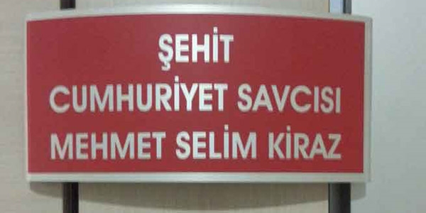 Şehit savcının adı odasına asıldı