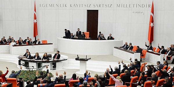 Akil İnsanlar Meclis yolunda