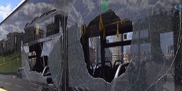 Metrobsn tekeri frlad, 4 ara hasar grd