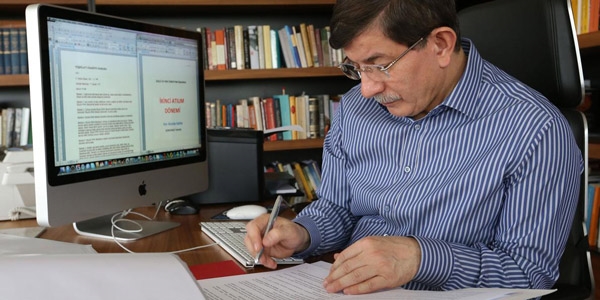 Davutoğlu seçim beyannamesi çalışmalarını sürdürüyor