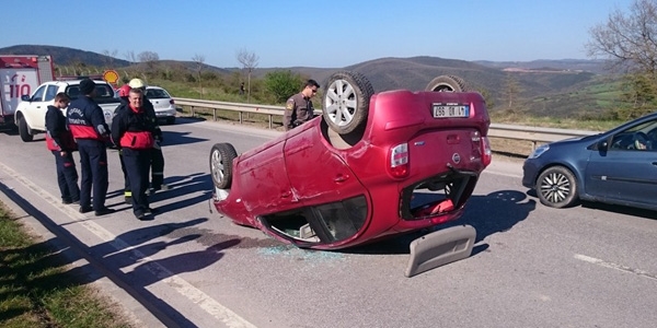Trafik kazası'nda 6 üniversite öğrencisi yaralandı