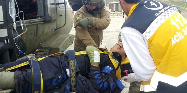 Yaralı çocuk askeri helikopterle hastaneye ulaştırıldı