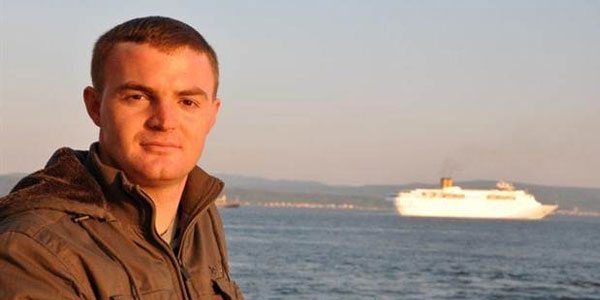 Öğretmen, öğrencisini kurtarmaya çalışırken boğulmuş!