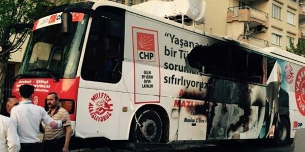 CHP seçim otobüsünde yangın çıktı
