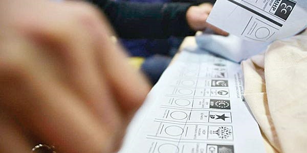 Son ankete göre Ak Parti'nin oyu yüzde 48.3