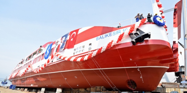 Türkiye'nin en büyük milli yolcu gemisi denize indi