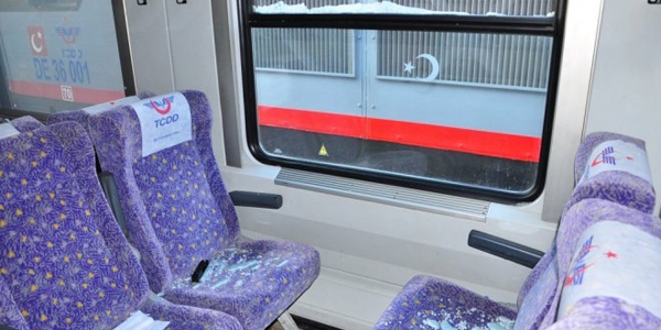 Trene taşlı saldırı: 2 makinist yaralı