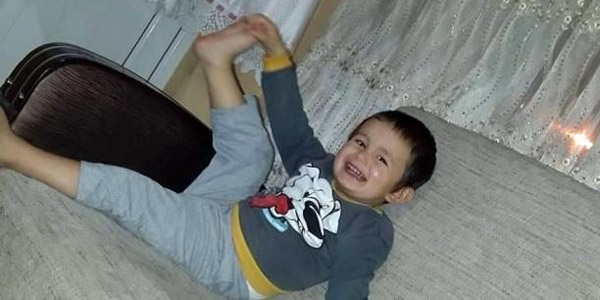 Üzerine televizyon düşen çocuk öldü
