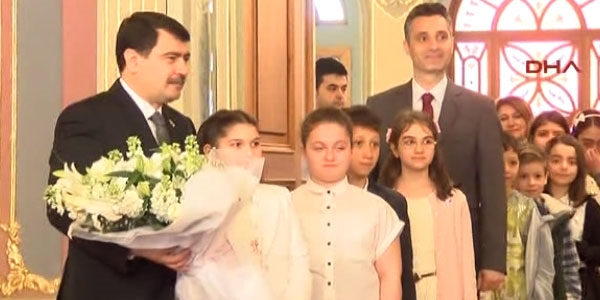 Vasip Şahin koltuğu devretme geleneğini bozdu