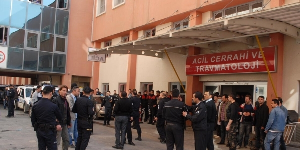 Madde bağımlıları güvenlik görevlisini jiletledi