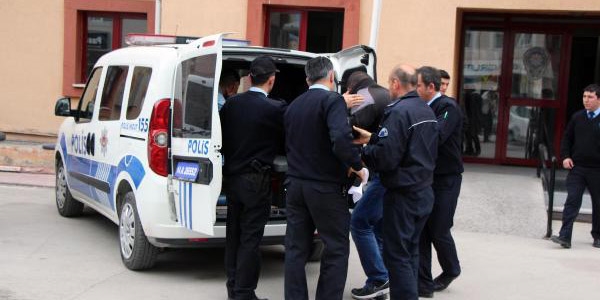 Okul bahçesinde bonzai ile yakalandılar