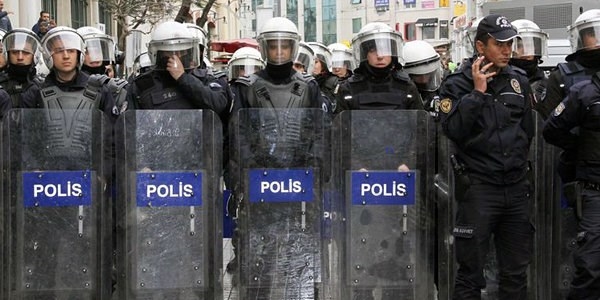 stanbul'da tm polislerin izni iptal edildi!