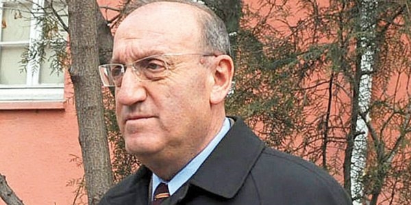Eski Kara Kuvvetleri Komutanı'nın kapısında 4 şüpheli