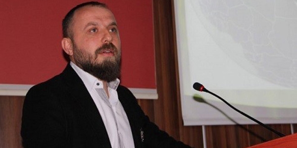 Kalp krizi geçiren öğretim görevlisi toprağa verildi