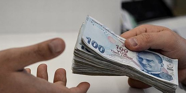 Bayrakçılar siparişlere yetişemiyor