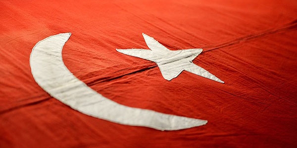 Osmanlı Bayrağı Türkiye'ye iade edildi
