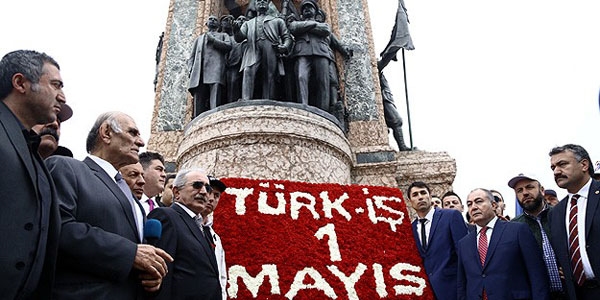 Türk-İş'ten Taksim Anıtı'na çelenk
