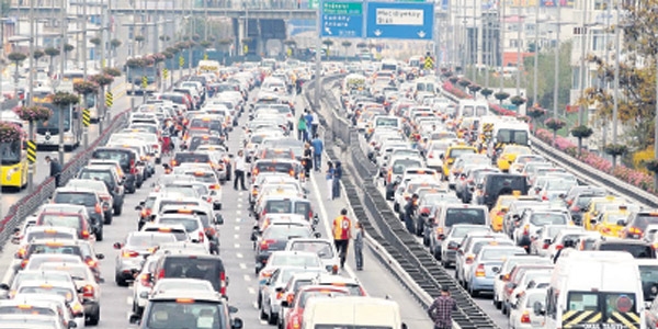 stanbul trafii yaz aylarnda bile rahatlamyor