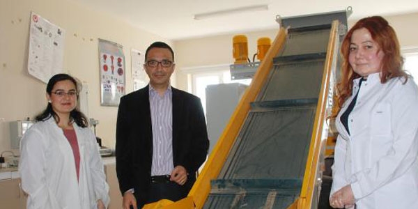 SDÜ bitkileri ayrıştırabilen makine geliştirildi