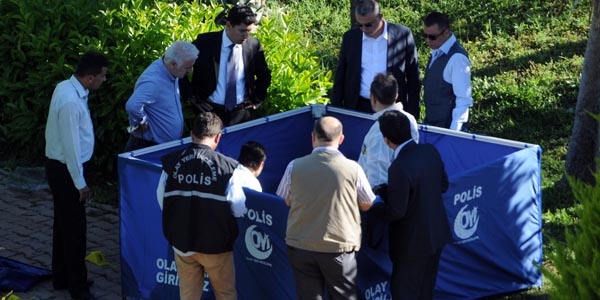 Kayıp polis memuru parkta ölü bulundu
