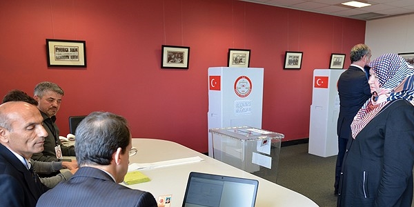 İlk oy Avustralya'da kullanıldı