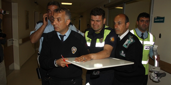 Motosikletli gençle kavga eden polisin kolu kırıldı