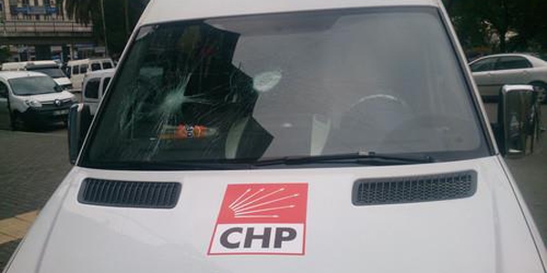 Trabzon'da CHP seçim minibüsüne saldırı