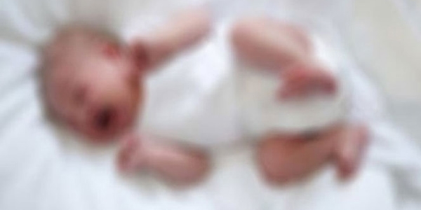 13 günlük bebeğin eli ve yüzü yandı