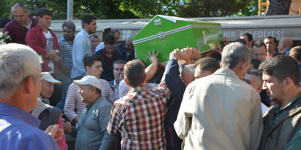 Hayatını kaybeden üniversite öğrencisi toprağa verildi