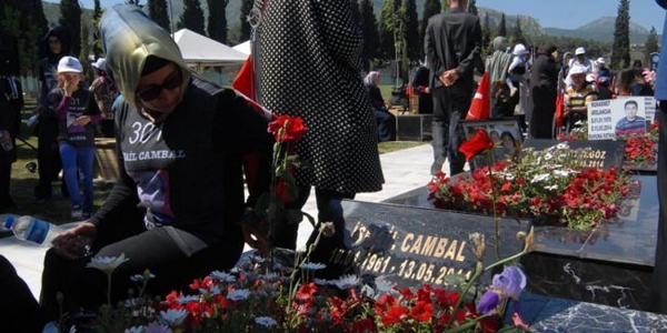 Soma'da mezarlıklar doldu taştı