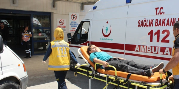Öğrenciler zehirlenme şüphesiyle hastaneye akın etti!