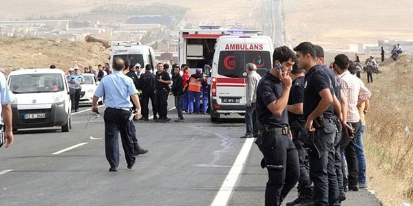 Çevik kuvvet midibüsü devrildi: 25 yaralı