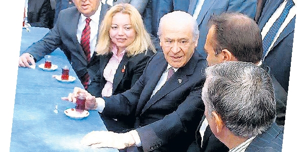 Bahçeli: Davutoğlu elimden tutup Hakkari'ye götürürse memnun olurum
