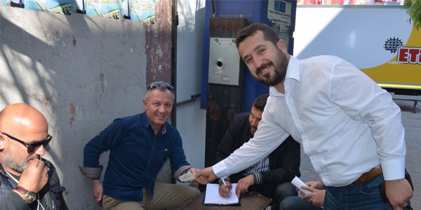 Polis yolda bulduğu 40 bin liralık çeki sahibine teslim etti