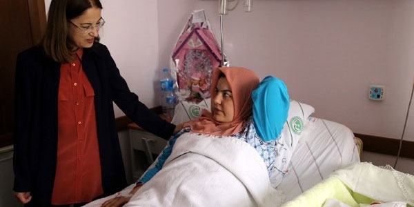 Bakan İslam doğum yardımını anlattı