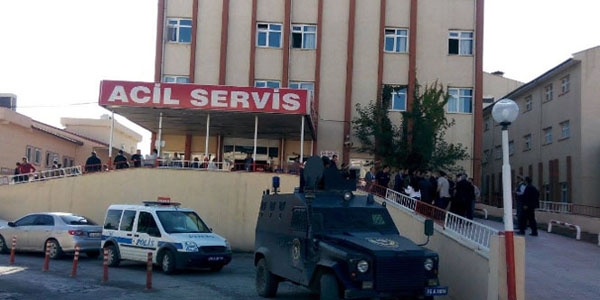 Lise önünde silahlı kavga: 2 yaralı