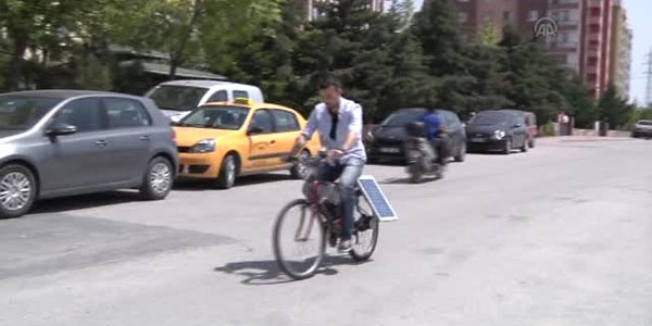 Üniversite öğrencisi güneş enerjisiyle çalışan bisiklet yaptı