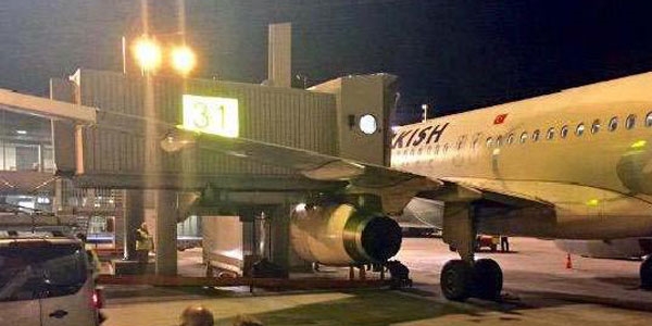 THY uçağı köprüye çarptı