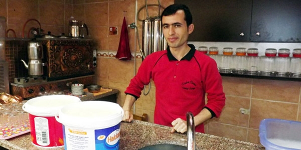 Savaştan kaçan Fransızca öğretmeni şimdi bulaşık yıkıyor