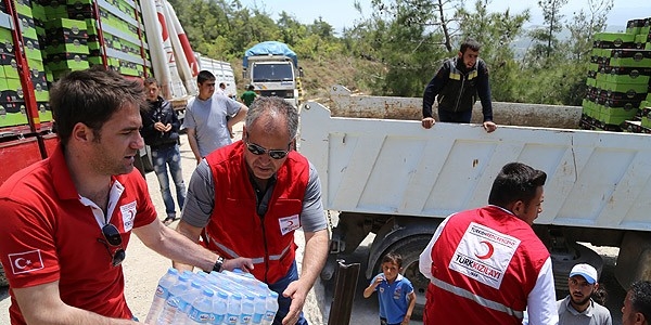Türk Kızılayı'nın Bayırbucak'a yardımları sürüyor