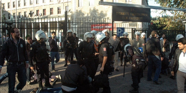 stanbul niversitesi'nde gerginlik: 10 gzalt