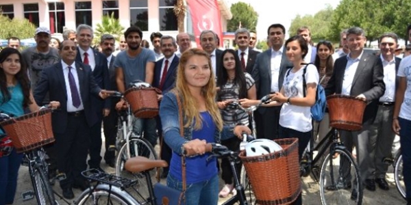 Öğrencilere 500 bisiklet dağıtıldı