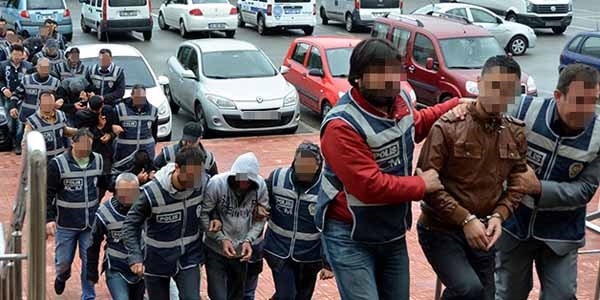 Vergi kaçakçılığı operasyonu: 5'i memur, 58 gözaltı