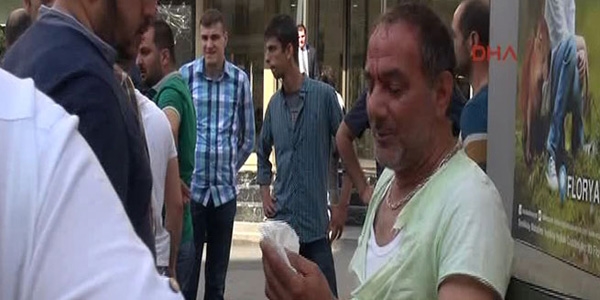 Sokak ortasında taksiciye öldüresiye dayak
